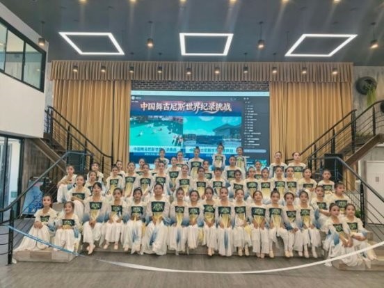 中国10212人,创造了一项中国舞的吉尼斯世界纪录 中国10212人,创造了一项中国舞的吉尼斯世界纪录