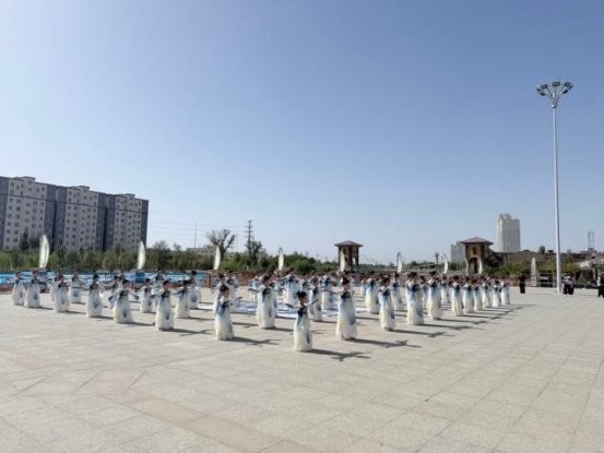 中国10212人,创造了一项中国舞的吉尼斯世界纪录 中国10212人,创造了一项中国舞的吉尼斯世界纪录
