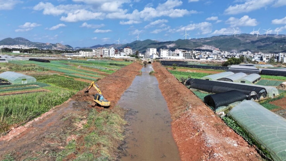 自筹资金修河道!中枢镇黄草洲清淤加固护农田 自筹资金修河道!中枢镇黄草洲清淤加固护农田